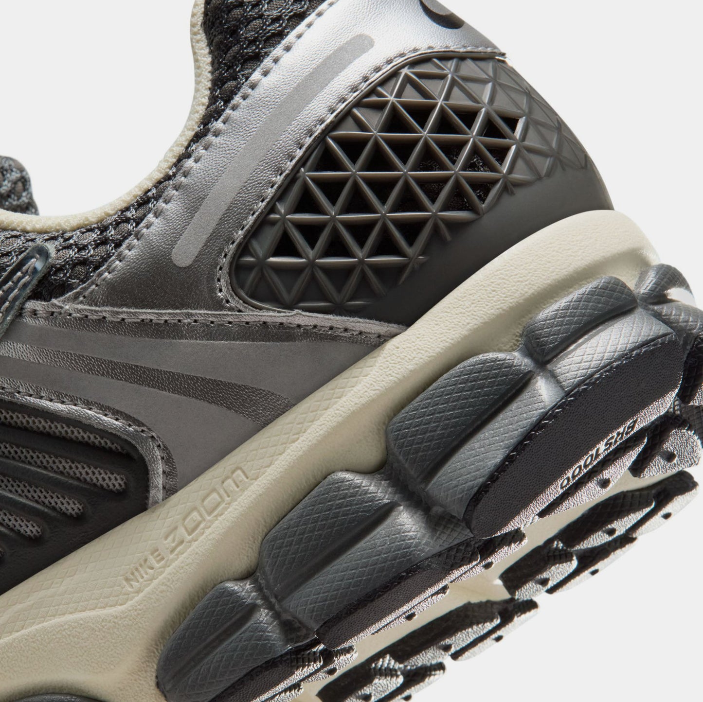 Zoom Vomero 5 Mens Running Shoes (Iron Grey/Chrome/Metallic Silver)