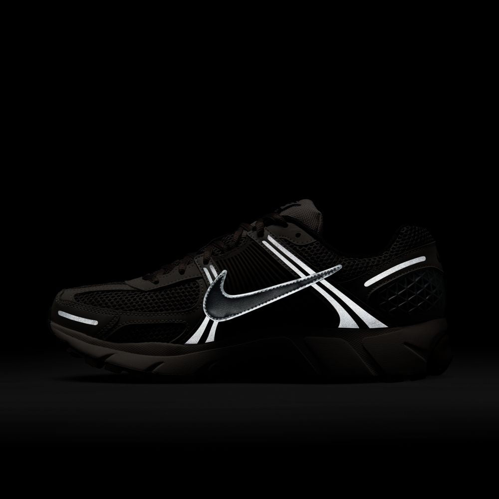 NIKE Zoom Vomero 5 Mens Sneakers