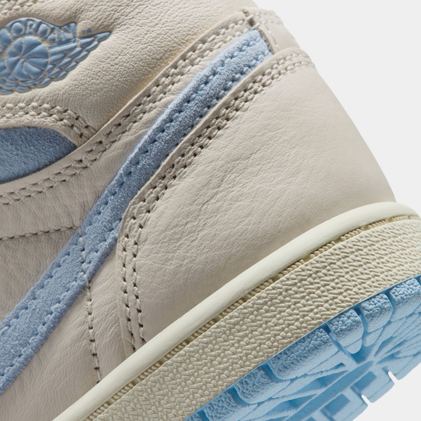 Air Jordan 1 Retro High OG Psychic Blue And Pale Ivory Preschool Lifestyle Shoes (Pale Ivory/Psychic Blue/Coconut Milk)