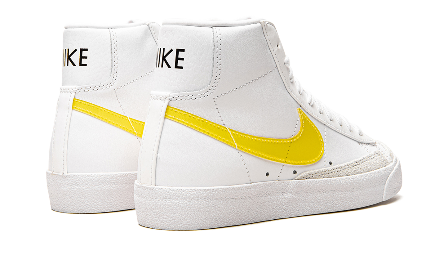 BLAZER MID 77 ESSENTIAL WMNS "Translucent Yellow Swoosh" DJ3050 101