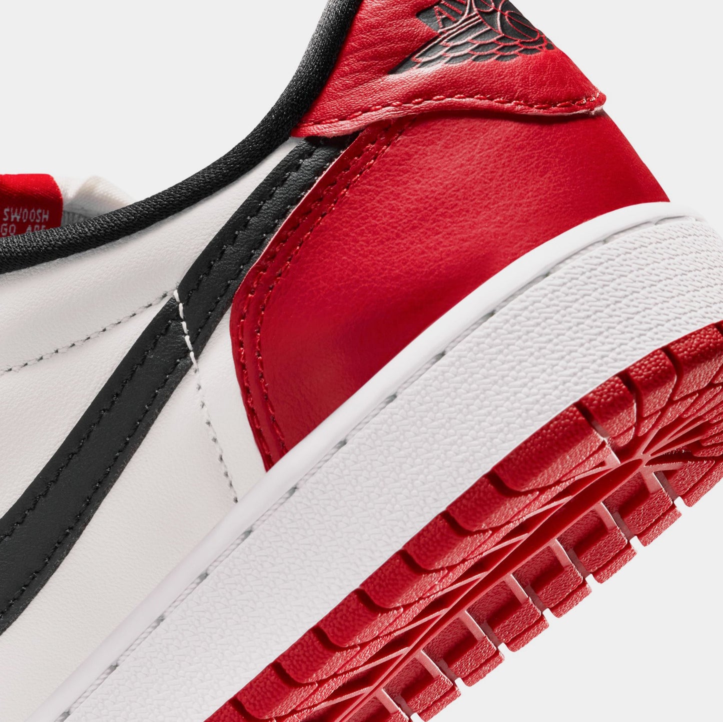 Air Jordan 1 Retro Low OG Chicago Grade School Lifestyle Shoes (Varsity Red/Summit White/Black)