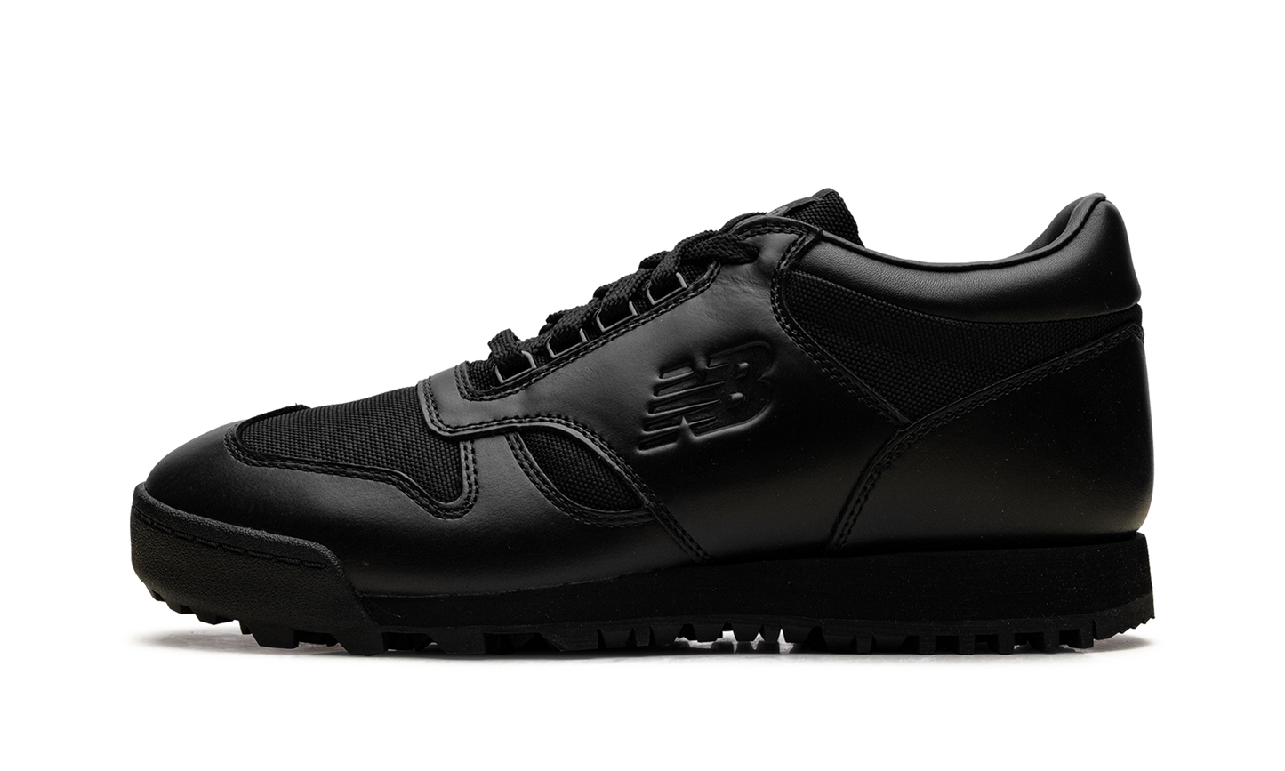 Rainier Low "Triple Black" UALGSBBB