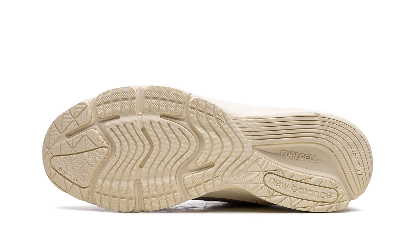 990v6 "Kith - Madison Square Garden - Knicks" U990KN6