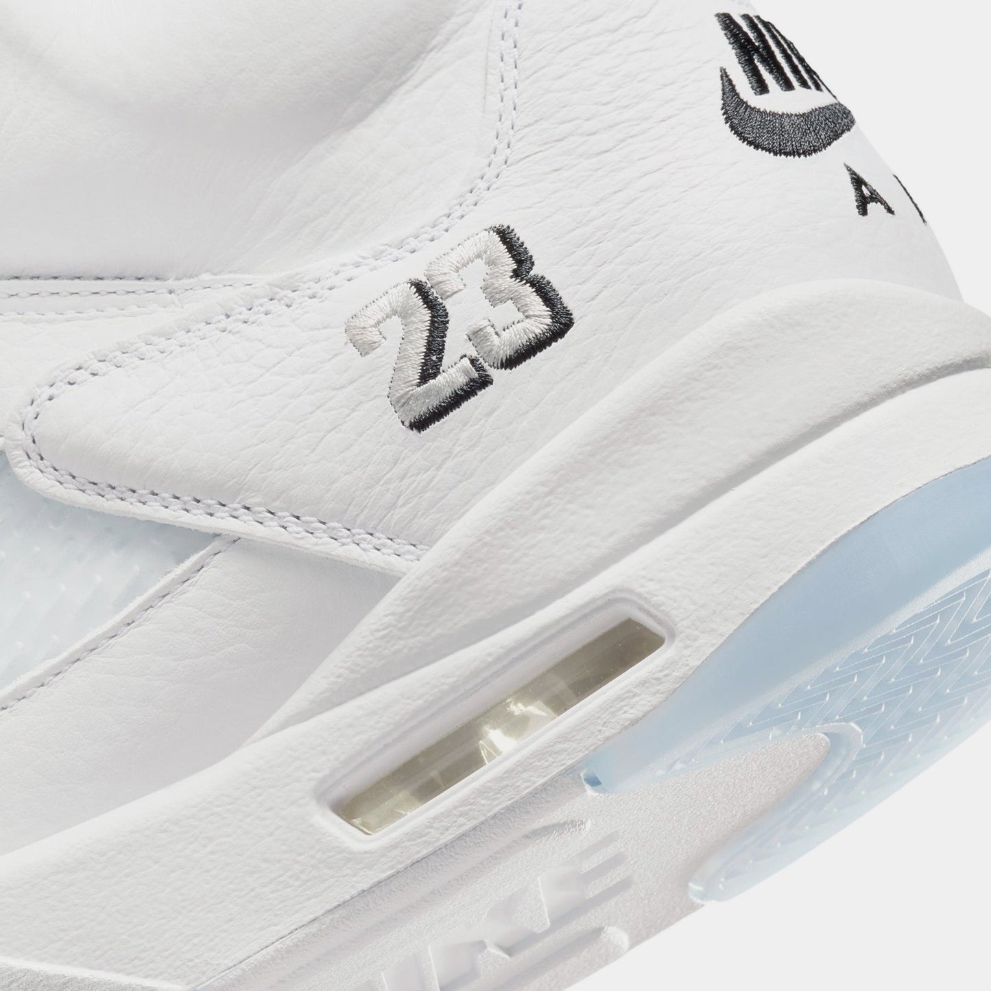 Air Jordan 5 Retro OG White Metallic Mens Lifestyle Shoes (White/Metallic Silver/Black) Free Shipping
