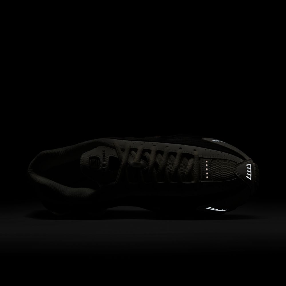 NIKE Shox R4 Womens Sneakers