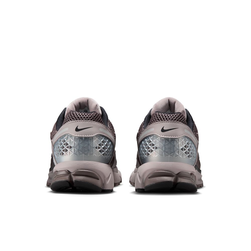 NIKE Zoom Vomero 5 Mens Sneakers