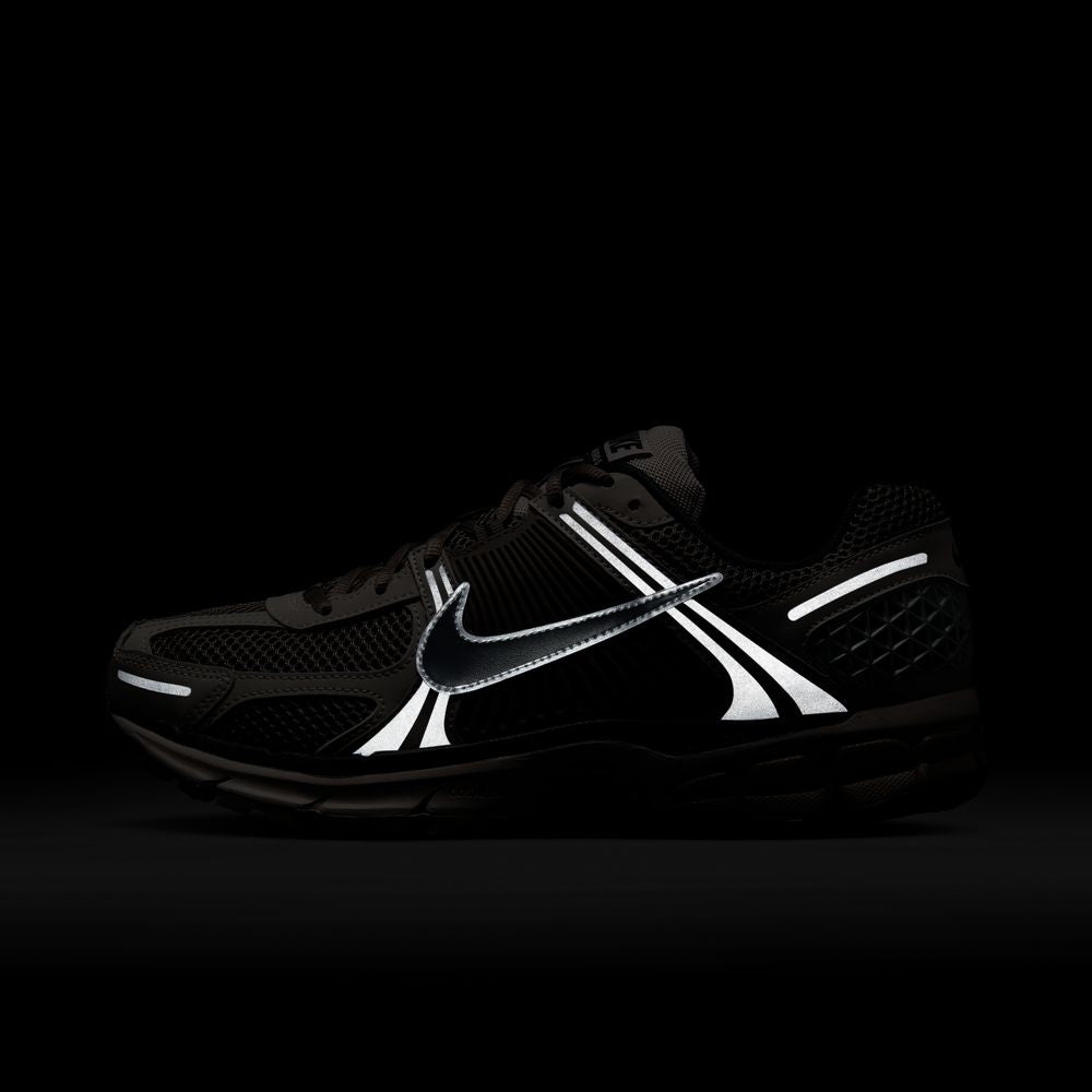 NIKE Zoom Vomero 5 Mens Sneakers