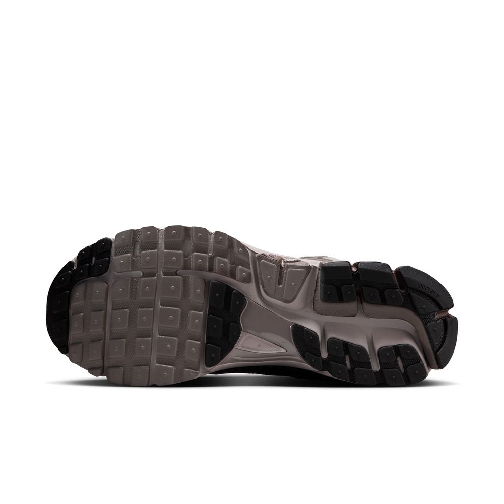 NIKE Zoom Vomero 5 Mens Sneakers