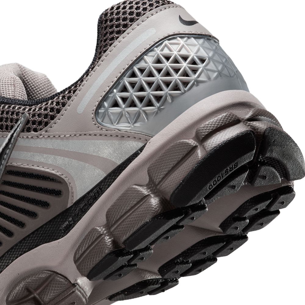 NIKE Zoom Vomero 5 Mens Sneakers