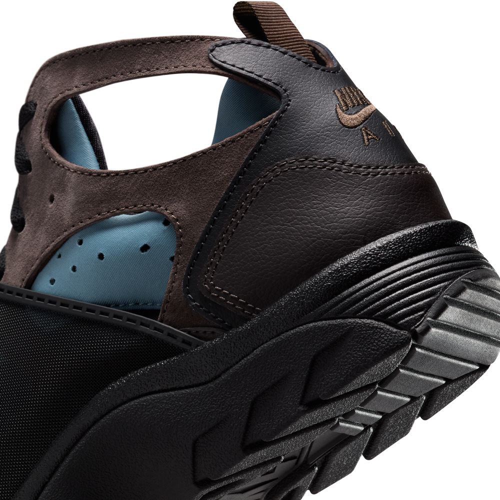 NIKE Air Trainer Huarache Mens Sneakers