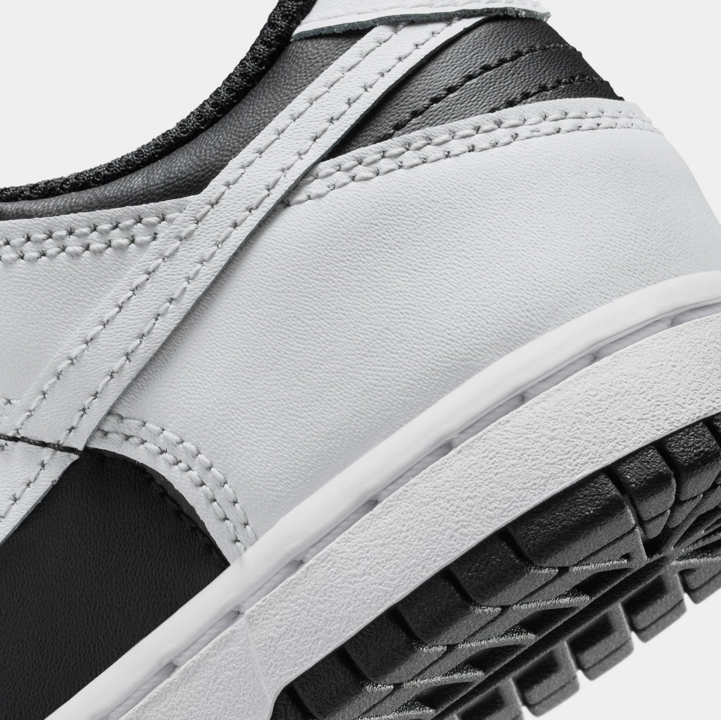 Dunk Low Preschool Lifestyle Shoes (Black/Platinum Tint/White)