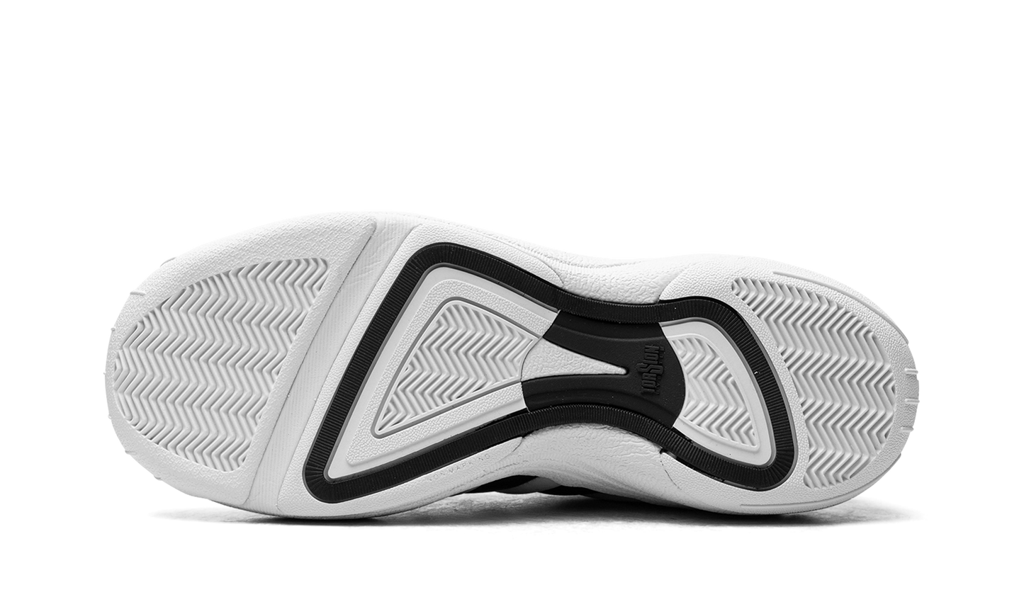 Superstar Millenium "White / Black" IE8560