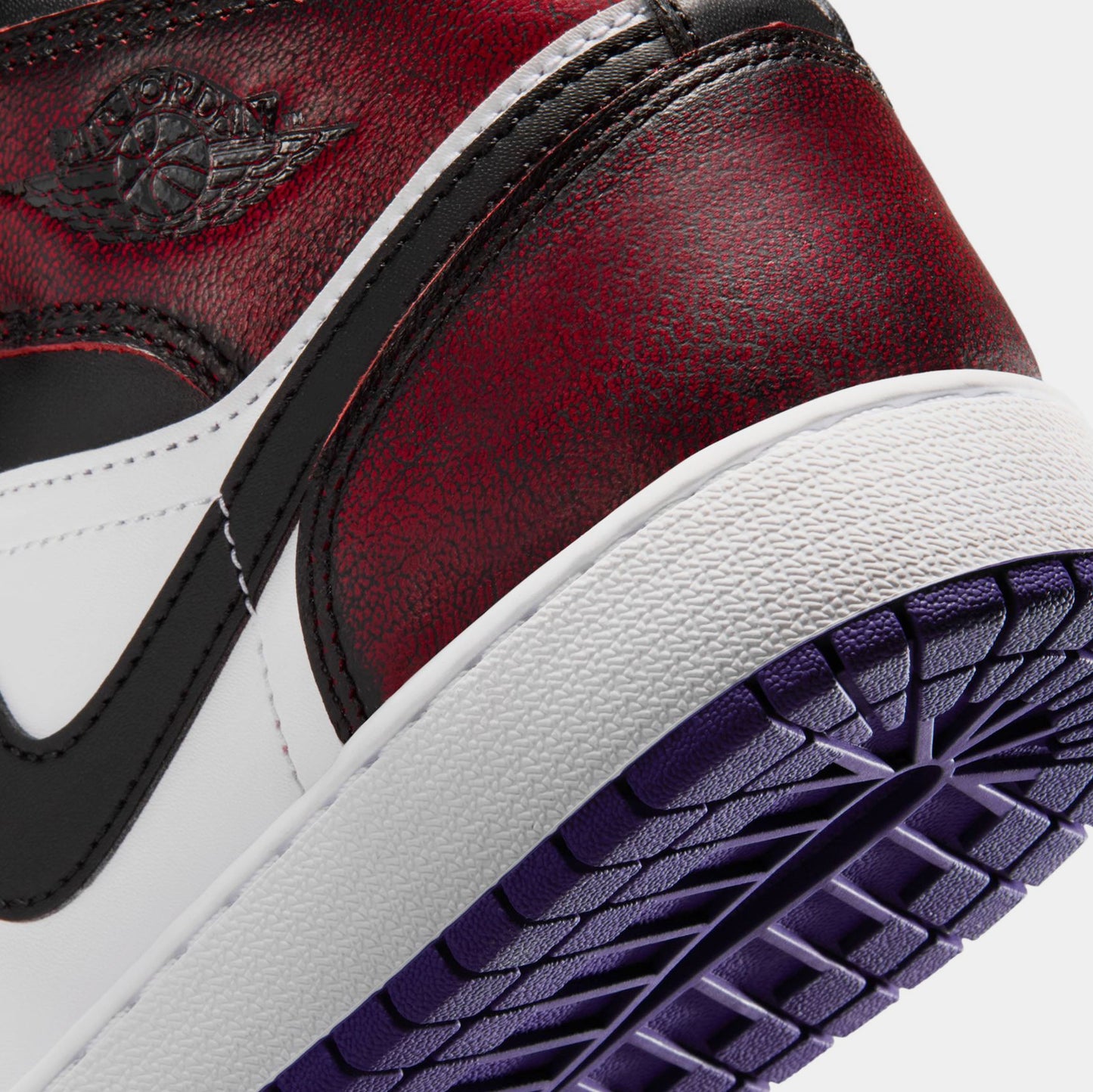 Air Jordan 1 Mid SE Grade School Lifestyle Shoes (True Red/Black/White/Court Purple)