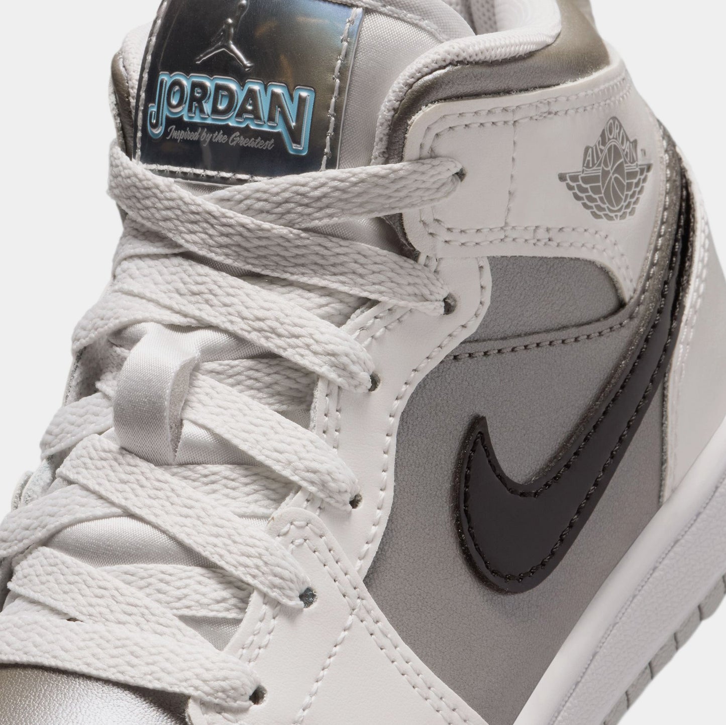 Air Jordan 1 Mid SE Preschool Lifestyle Shoes (Photon Dust/Flat Pewter/Black/Blue Chill)