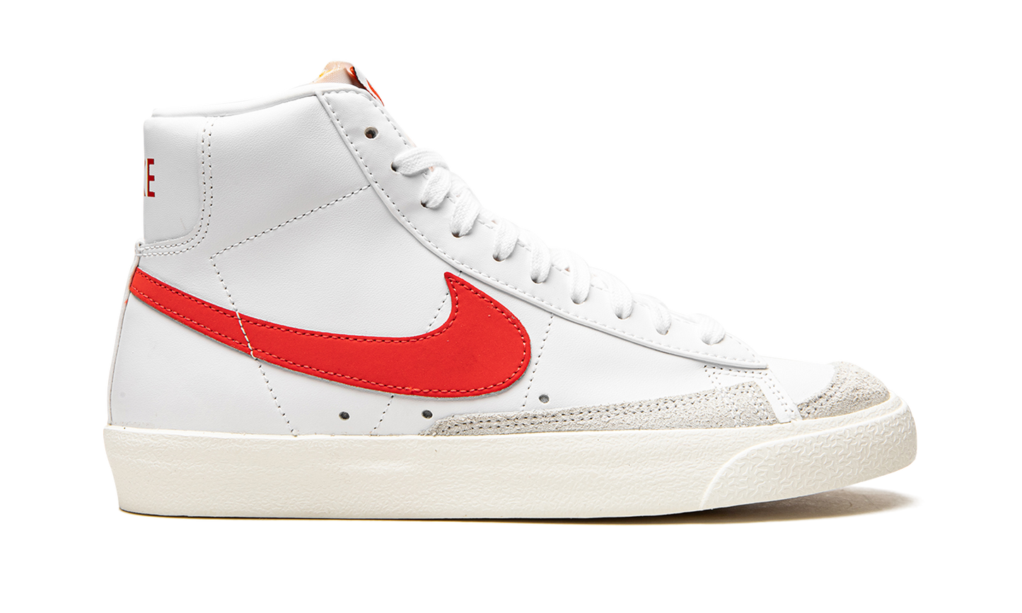 BLAZER MID '77 VNTG WMNS "Habanero Red" CZ1055 101