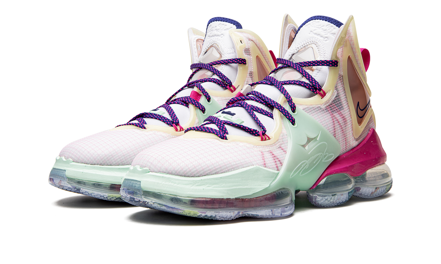 LeBron 19 "Valentine's Day" DH8459 900
