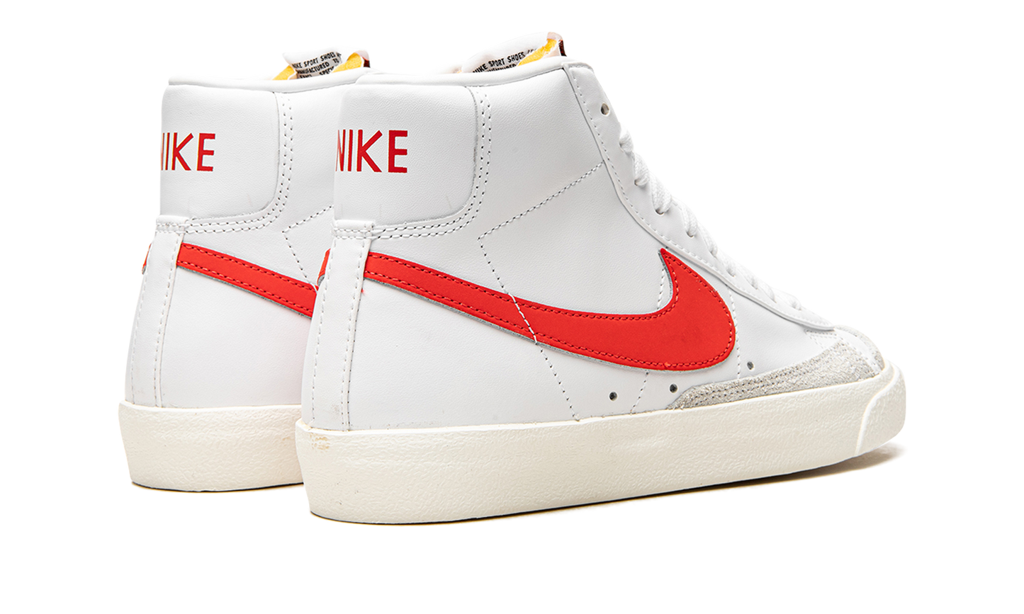 BLAZER MID '77 VNTG WMNS "Habanero Red" CZ1055 101