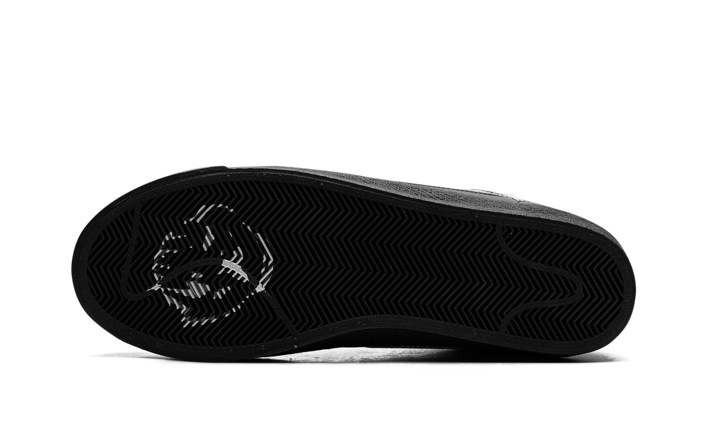 SB Zoom Blazer Low "Dancer Skateboards" HJ6703 001